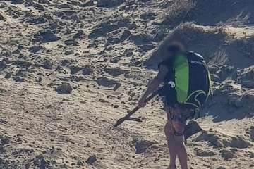 Un pescador submarino caza con fusil una especie protegida y la destripa a la vista de todos en Aguadulce/TA.